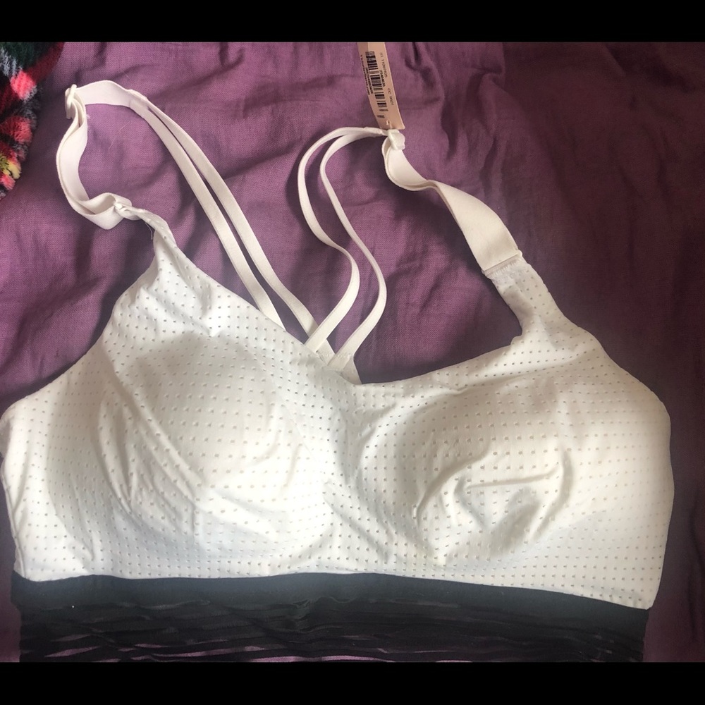Victoria’s Secret pink new with tag size 32C